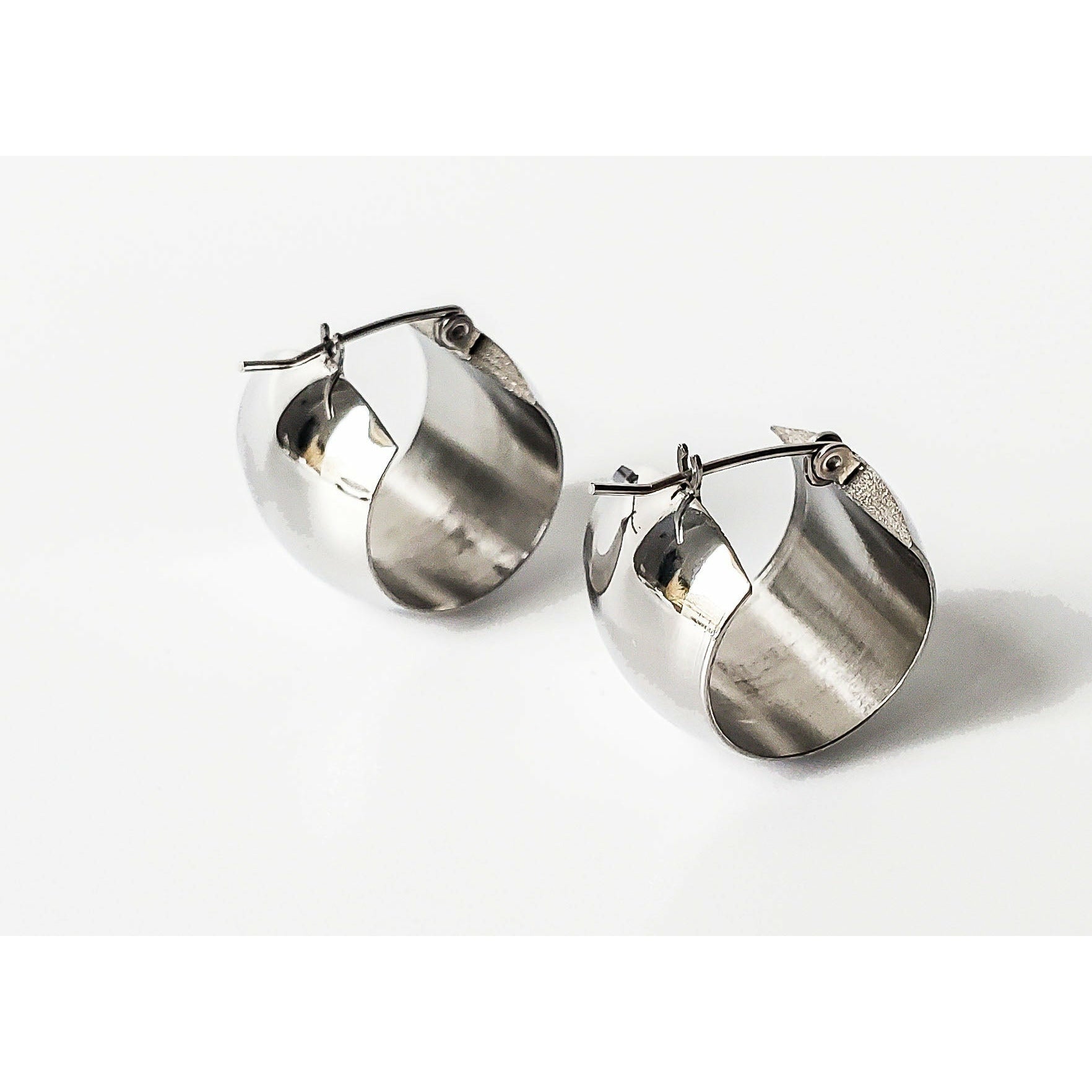Monaco 18K Chunky Huggie Hoop Earrings