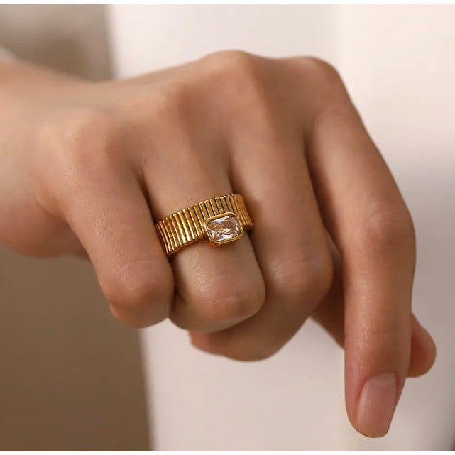 Capri 18K Gold Textured CZ Pendant Ring