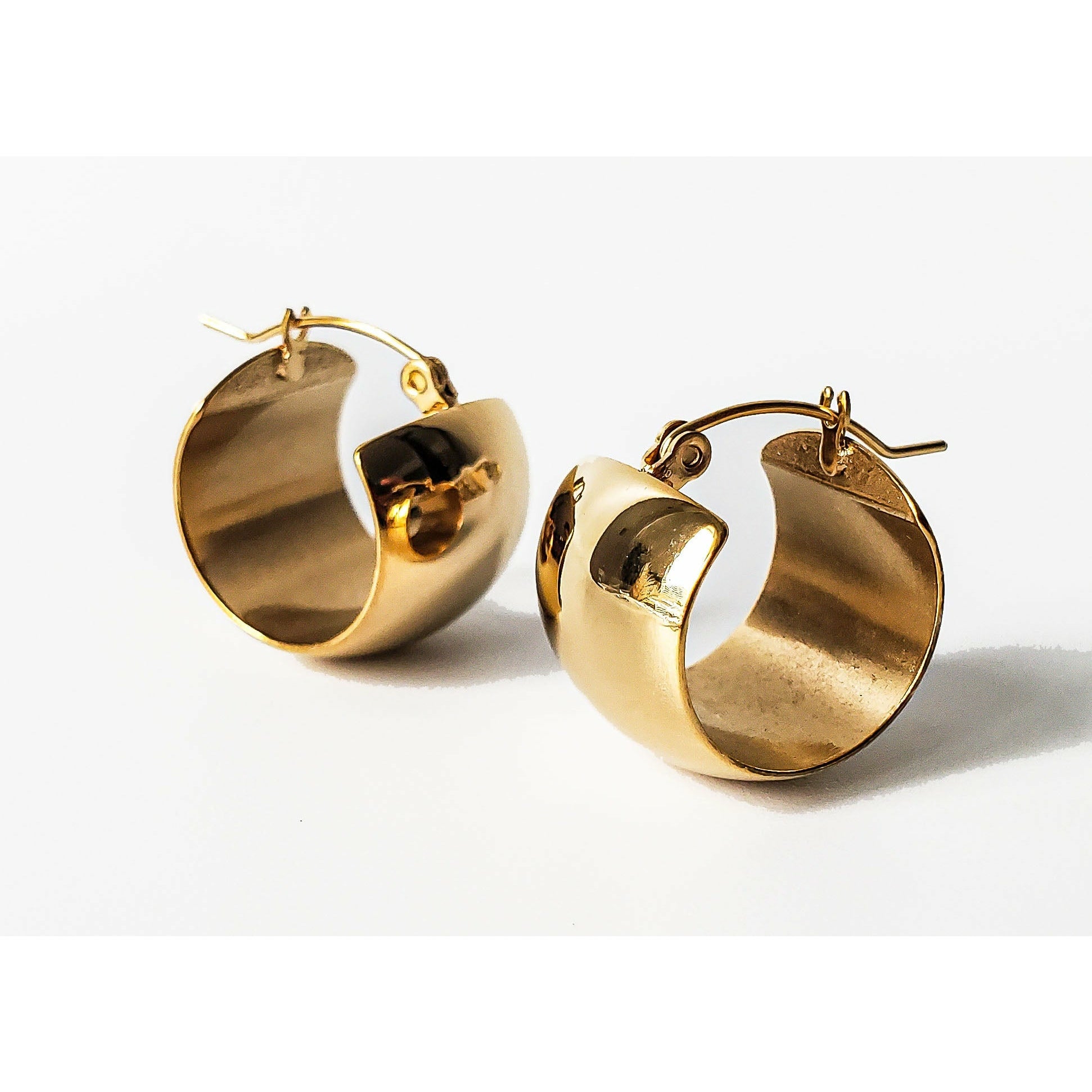Monaco 18K Chunky Huggie Hoop Earrings