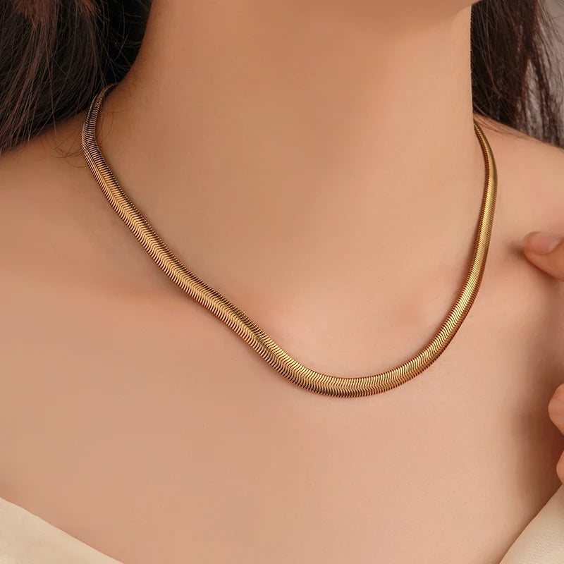 Yumie 18K 8mm Serpentine Snake Bone Necklace