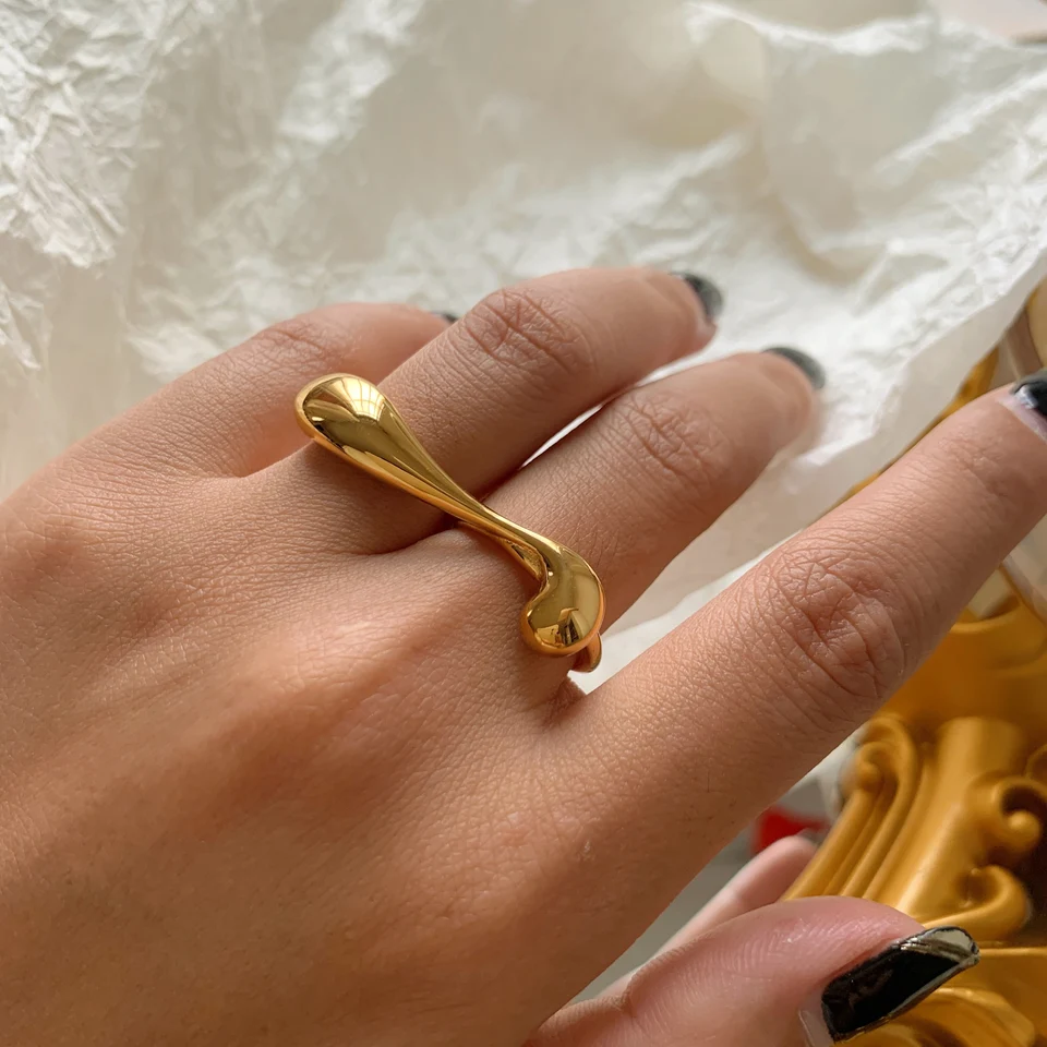 Mia 18K Liquid Curve Ring