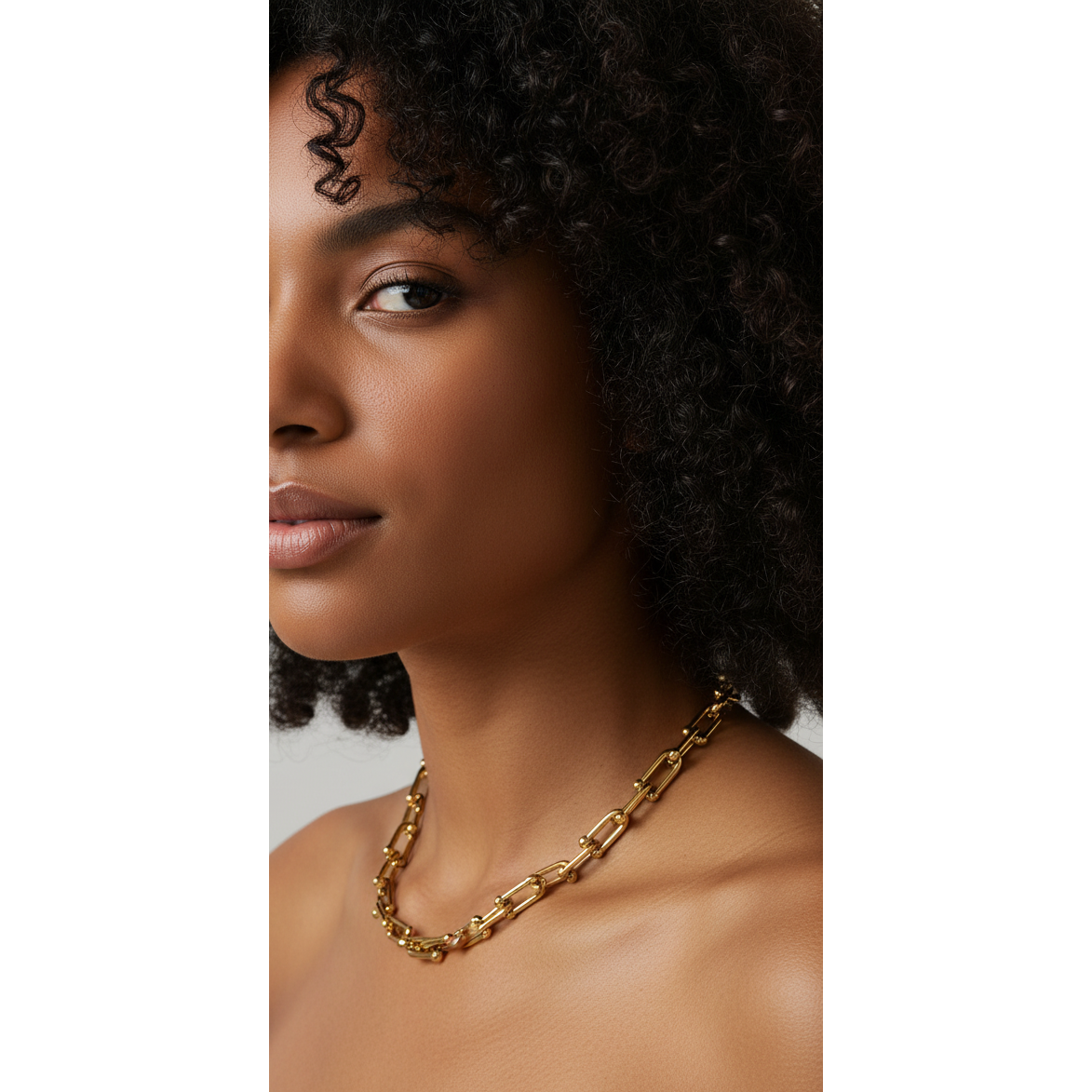 Una 18K Gold U Shaped Horse Shoe Collar Necklace