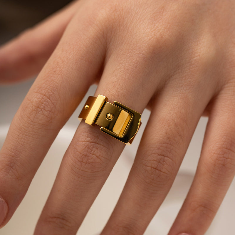 Yuna 18K Gold Belt Ring