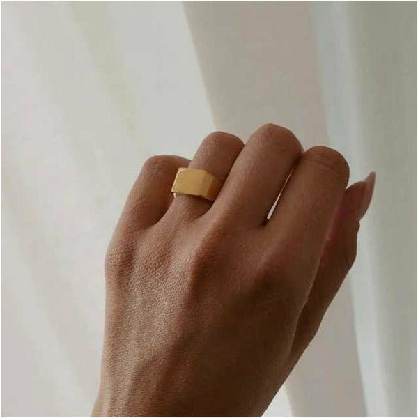 Goldie 18K Gold Thick Bar Ring