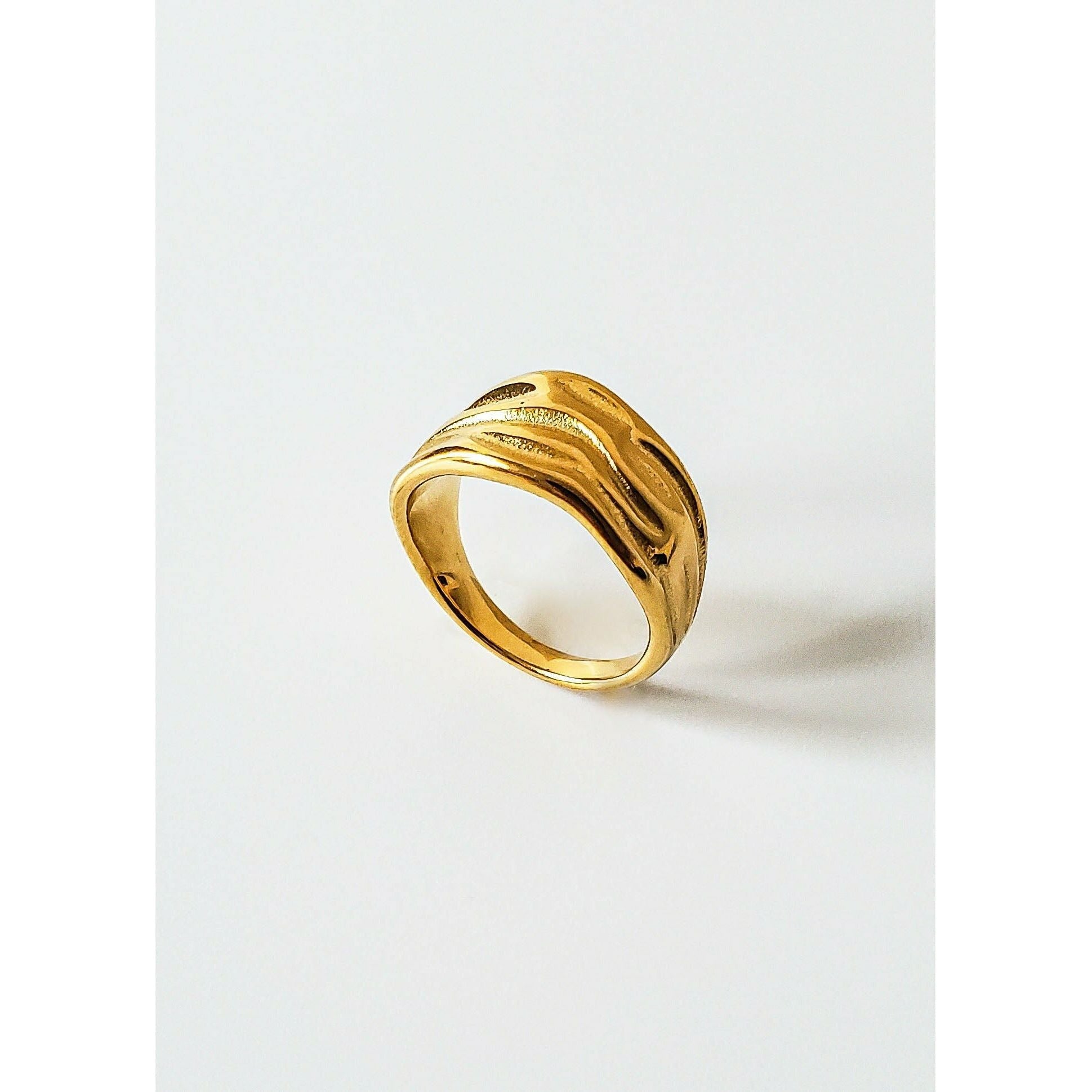 Esme 18K Gold Hammered Ring