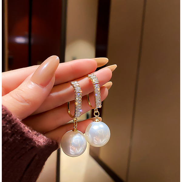 Penelope Pearl & Crystal White Earrings